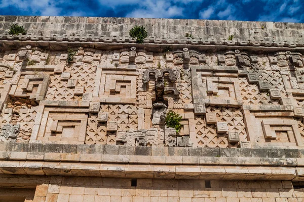 Antik Maya şehir Uxmal, Meksika harabelerde bina Detaail Palacio del Gobernador (valilik Sarayı), taş