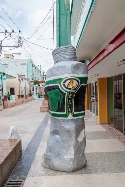 バヤモの一般的なガルシア通りで歩行者ゾーンでバヤモ キューバ 2016 — ストック写真