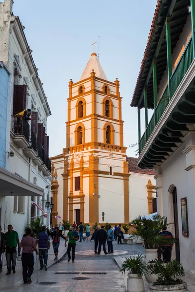 Camaguey Cuba Jan 2016 People Walk Pedestrian Street Maceo Soledad — Stock Photo, Image