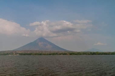 Nikaragua Gölü: Ometepe Island. Volkanlar Concepcion (solda) ve Maderas (sağ).