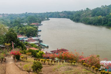 San Juan Nehri yakınındaki Ell Castillo Köyü, Nicaragua