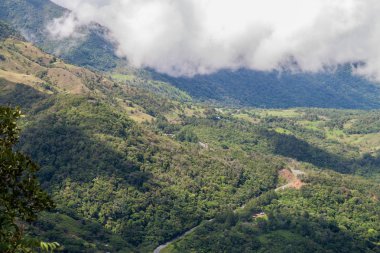 Panama'da Reserva Forestal de Fortuna dağ manzara