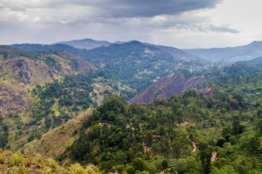 Dağlar yakınındaki Ella, Sri Lanka