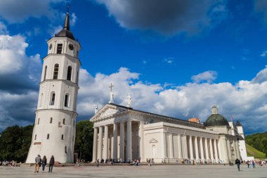 Vilnius, Litvanya - 15 Ağustos 2016: Katedral Bazilikası St Stanislaus ve St. Vladislav Katedral Meydanı Vilnius, Litvanya.