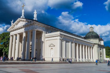 Vilnius, Litvanya - 15 Ağustos 2016: Katedral Bazilikası St Stanislaus ve St. Vladislav Katedral Meydanı Vilnius, Litvanya.