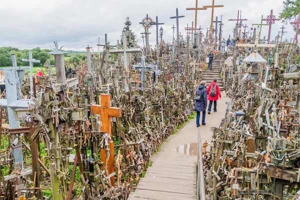 Siauliai Lituania Agosto 2016 Collina Delle Croci Luogo Pellegrinaggio Nel — Foto Stock