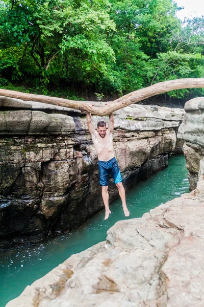 Gualaca, Panama - 23 Mayıs 2016: Turist Los Cangilones de Gualaca - Panama mini vadide sahiptir