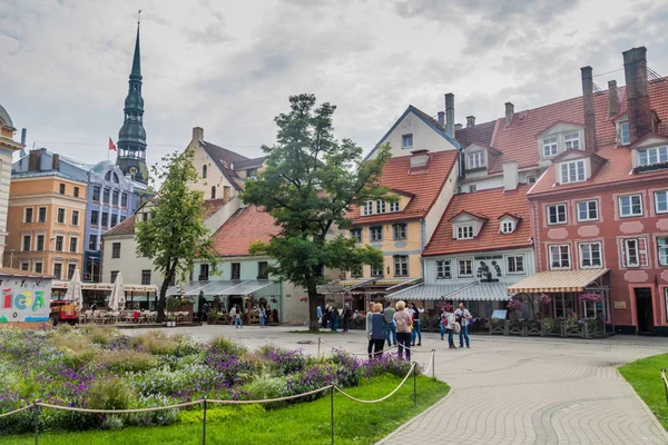 Riga, Letonya - 19 Ağustos 2016: Livu görünümü meydanda merkezi Riga, Letonya