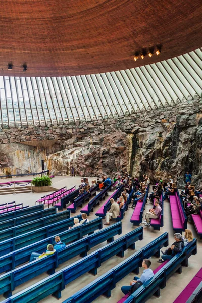 Helsinki, Finlandiya - 25 Ağustos 2016: İç Temppeliaukion (kaya Kilisesi olarak da bilinir) Church of Helsinki, Finlandiya
