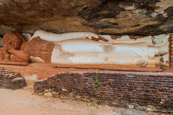 Statue Bouddha Inclinable Sous Rocher Pidurangala Sri Lanka — Photo