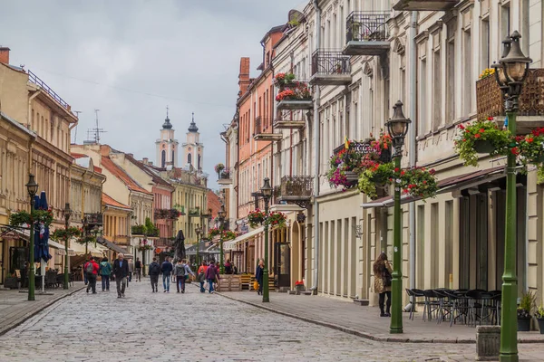 Kaunas Lituania Agosto 2016 Gente Camina Por Calle Vilniaus Gatve — Foto de Stock