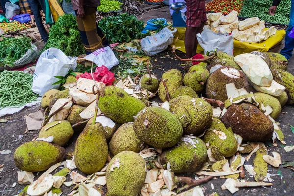 努瓦拉埃利亚努瓦拉埃利亚 斯里兰卡 2016年7月17日 Jackfruits 在努瓦拉埃利亚努瓦拉埃利亚镇的生产市场上的桩 — 图库照片