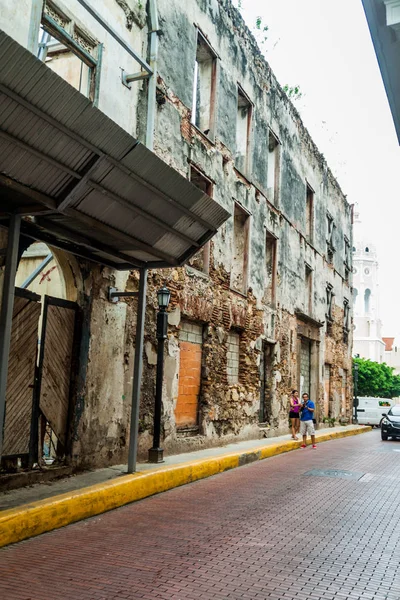 Panama City, Panama - 27 Mayıs 2016: Kasko Viejo (Old Town) Panama City, harap binalarda