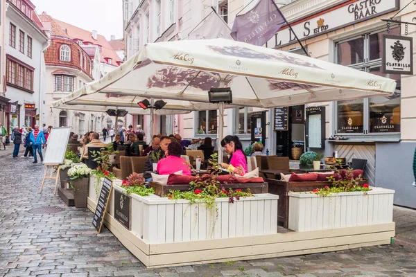 Tallinn Estland August 2016 Menschen Essen Einem Restaurant Der Altstadt — Stockfoto