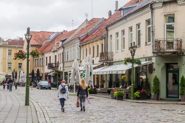 Kaunas Lituania Agosto 2016 Gente Camina Por Calle Vilniaus Gatve — Foto de Stock