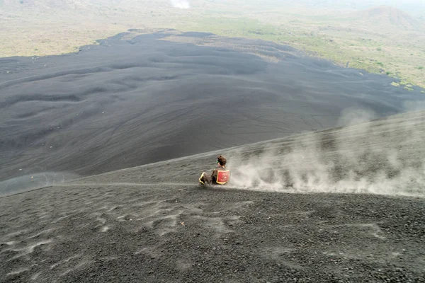 Cerro zenci, Nikaragua - 26 Nisan 2016: Volkan yatılı Cerro zenci yanardağ, Nikaragua gelen turist olan