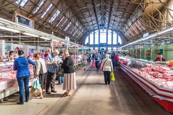 Riga, Letonya - 19 Ağustos 2016: Riga Merkez iç pazar, Letonya