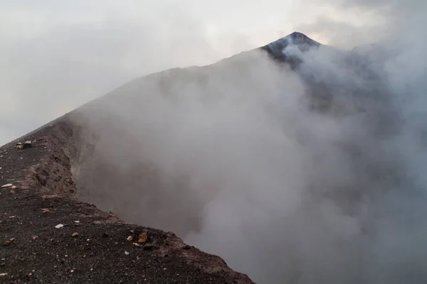 Misty Mysterious Rim Telica Vulcano Cratere Nicaragua — Foto Stock