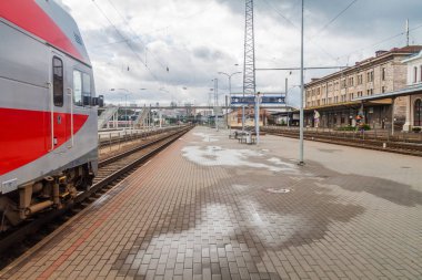 Vilnius, Litvanya - 16 Ağustos 2016: Trenler, ana tren istasyonuna Vilnius, Litvanya.