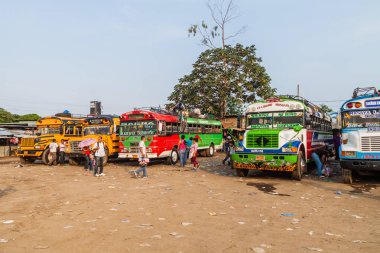 : Masaya, Nicaragua - 30 Nisan 2016: tavuk otobüs otobüs terminal: Masaya şehirde, Nikaragua denilen Yerel otobüsler