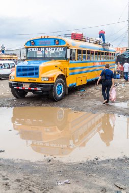 : Masaya, Nicaragua - 30 Nisan 2016: tavuk otobüs otobüs terminal: Masaya şehirde, Nikaragua denilen Yerel otobüsler