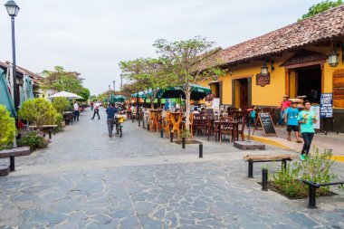 Granada, Nikaragua - 27 Nisan 2016: Yaya cadde Calle La Calzada Granada, Nikaragua