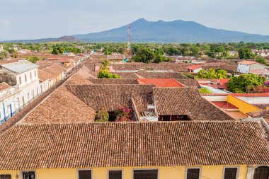 Çatılar Granada, Nikaragua. Mombacho volkan içinde belgili tanımlık geçmiş.