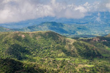 Panama'da Reserva Forestal de Fortuna dağ manzara