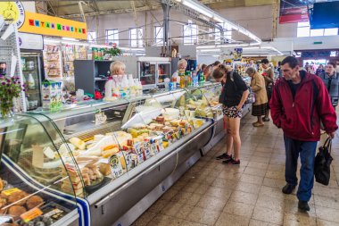 Riga, Letonya - 19 Ağustos 2016: Riga Merkez iç pazar, Letonya