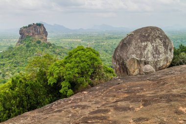 Görünüm Sigiriya aslan kaya yakın Pidurangala Rock, Sri Lanka