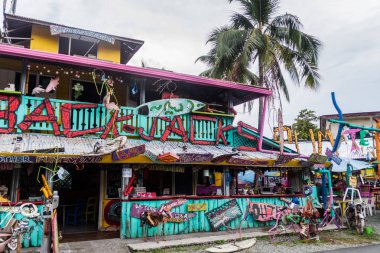 Puerto Viejo De Talamanca, Kosta Rika - 16 Mayıs: Renkli Outback Jack'in Avustralya Beach Bar ve ızgara Puerto Viejo de Talamanca Köyü, Kosta Rika görünümünü
