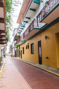Panama City, Panama - 27 Mayıs 2016: Kasko Viejo (Historic Center) Panama City, dar sokakta