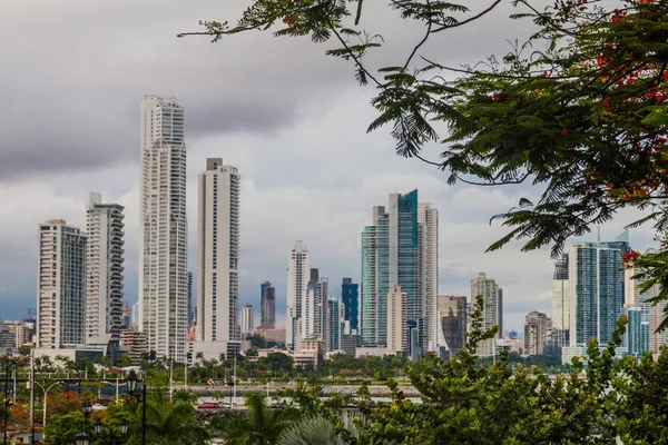 Panama City Skyline arka plan üzerinde