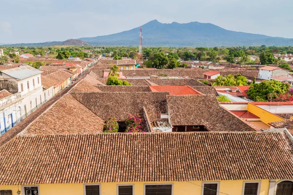 Çatılar Granada, Nikaragua. Mombacho volkan içinde belgili tanımlık geçmiş.
