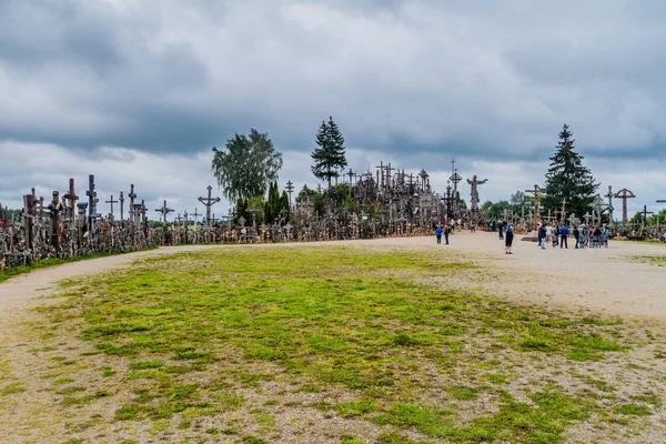 Siauliai Lituania Agosto 2016 Collina Delle Croci Luogo Pellegrinaggio Nel — Foto Stock