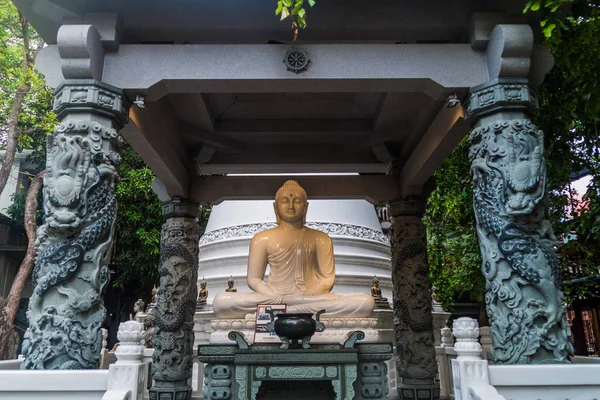Socha Buddhy Buddhistickém Chrámu Gangarámája Colombo Srí Lanka — Stock fotografie