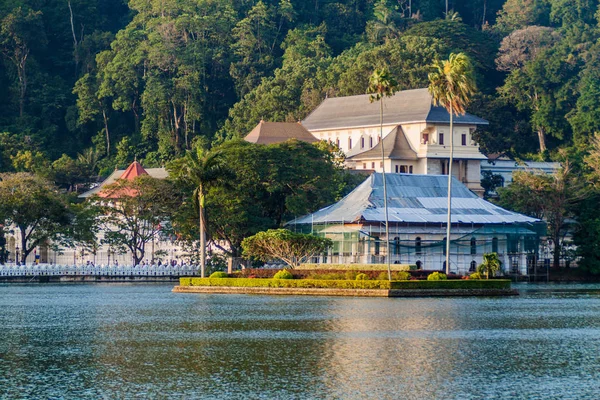 Bogambara See Und Tempel Der Heiligen Zahnreliquie Kandy Sri Lanka — Stockfoto