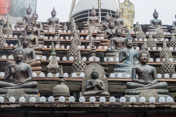 Boeddhabeelden Gangaramaya Boeddhistische Tempel Colombo Sri Lanka — Stockfoto