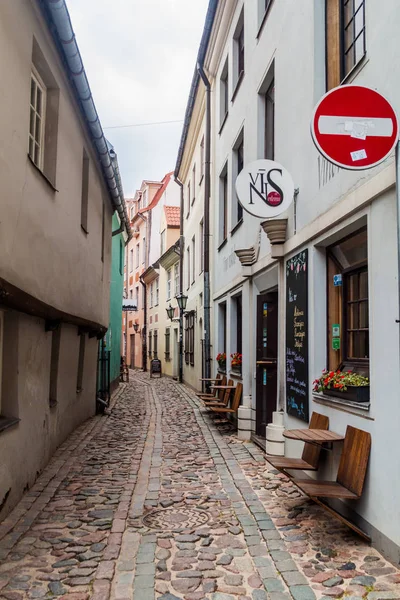 Riga Latvia August 2016 Narrow Cobbled Alley Troksnu Iela Center — Stock Photo, Image