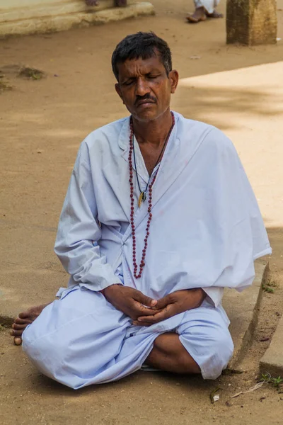 Kandy Sri Lanka Julho 2016 Peregrino Budista Vestido Branco Durante — Fotografia de Stock