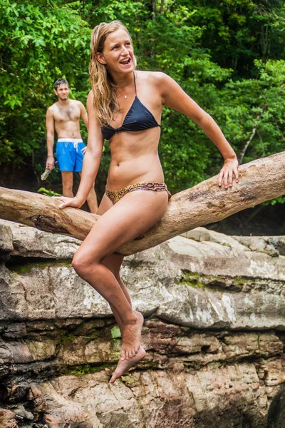 Gualaca, Panama - 23 Mayıs 2016: Turist Los Cangilones de Gualaca - Panama mini vadide tadını çıkarın