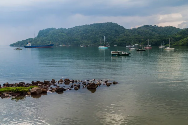 Çeşitli tekneler Portobelo Köyü, Panama