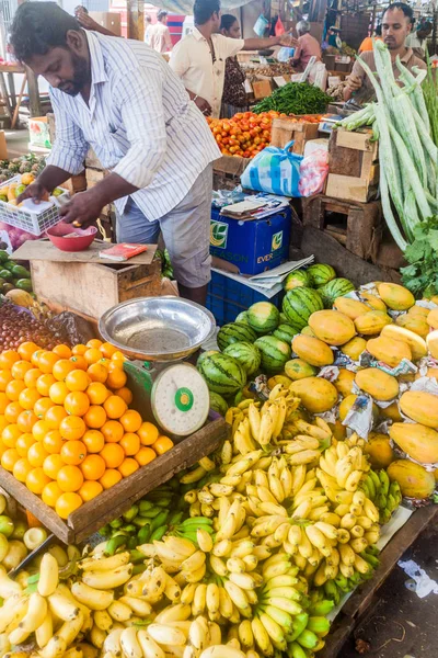 Colombo Sri Lanka July 2016 Fruti Seller Self Employees Market — Stock Photo, Image