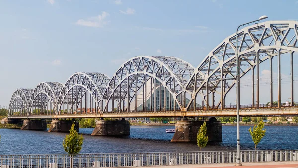 拉脱维亚里加铁路桥 — 图库照片