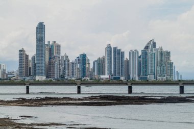 Panama City Skyline arka plan üzerinde