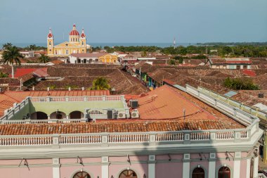 Şehir çatılar ve bir katedralde Granada, Nicaragua