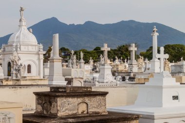 Granada, Nikaragua - 28 Nisan 2016: Granada, Nikaragua mezarlığa Graves. Mombacho volkan içinde belgili tanımlık geçmiş.