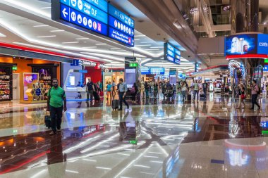 Dubai, Birleşik Arap Emirlikleri - 10 Temmuz 2016: Bir iç Dubai International Airport, görünümünü.