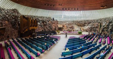 Helsinki, Finlandiya - 25 Ağustos 2016: İç Temppeliaukion (kaya Kilisesi olarak da bilinir) Church of Helsinki, Finlandiya