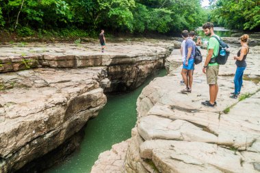 Gualaca, Panama - 23 Mayıs 2016: Los Cangilones de Gualaca - Panama mini vadide turist ziyaret